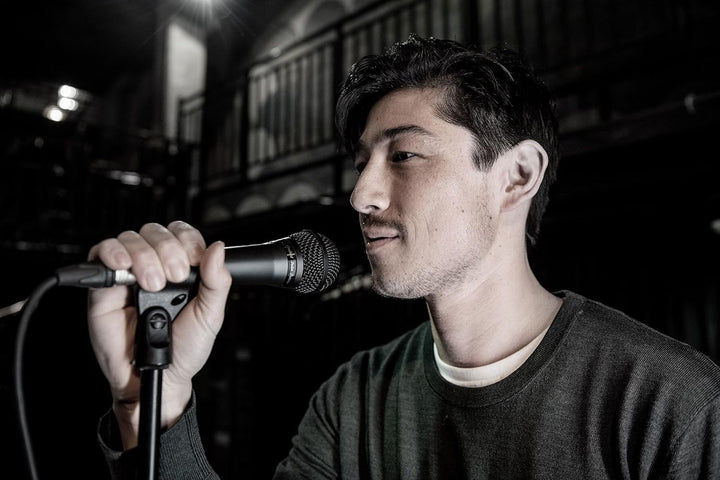 Shure Kit de rendimiento escénico con micrófono de mano vocal dinám...