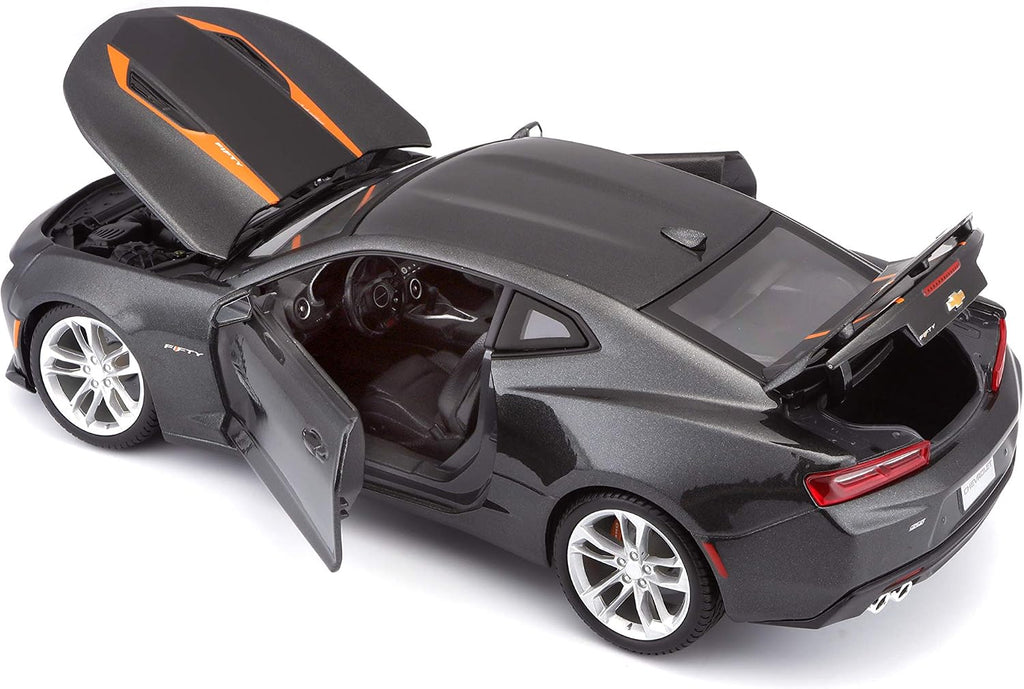 Maisto 1:18 SE 2017 Chevrolet Camaro del 50.º aniversario (Gris metálico)