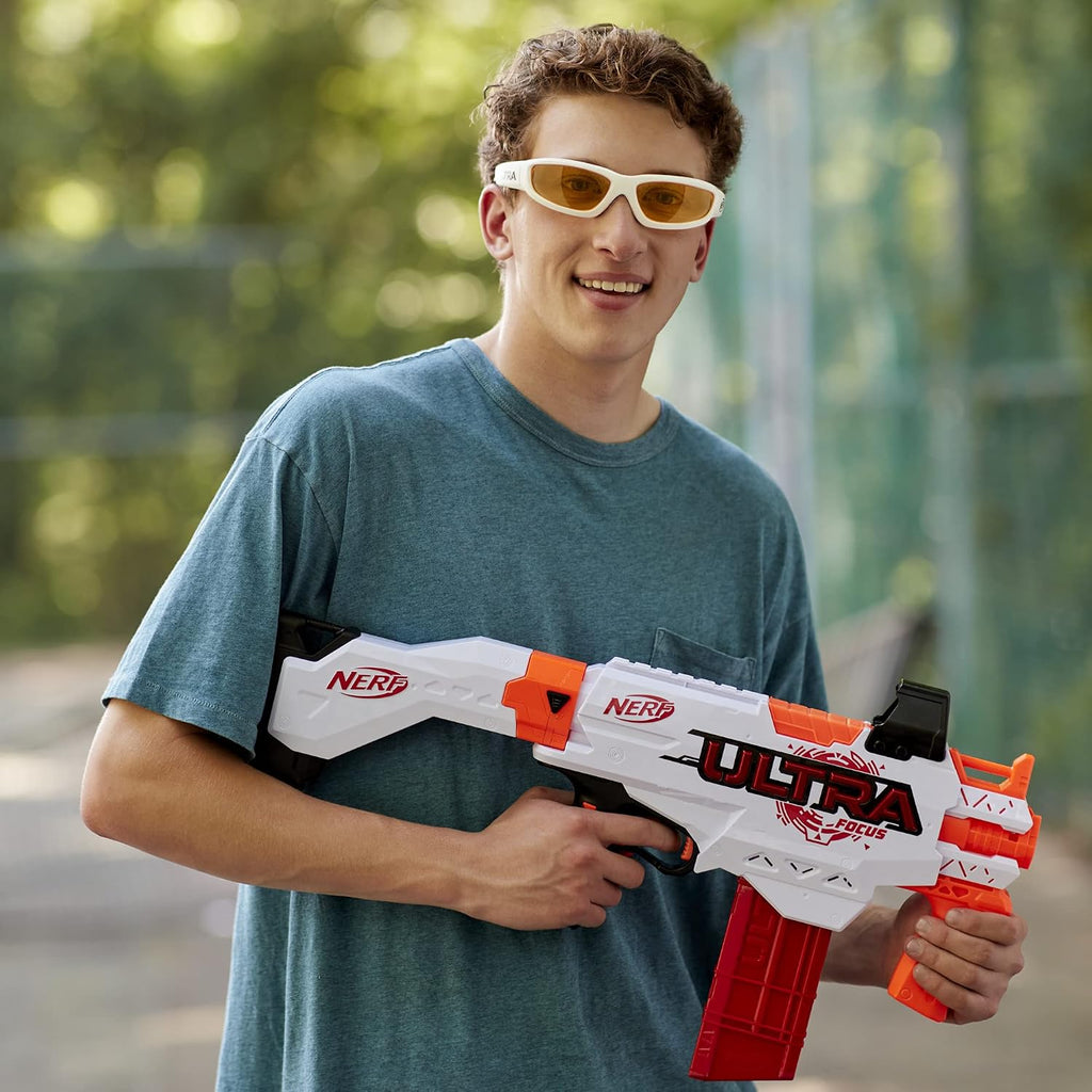 Nerf Lanzador motorizado Ultra Focus, clip de 10 dardos (exclusivo de Amazon)