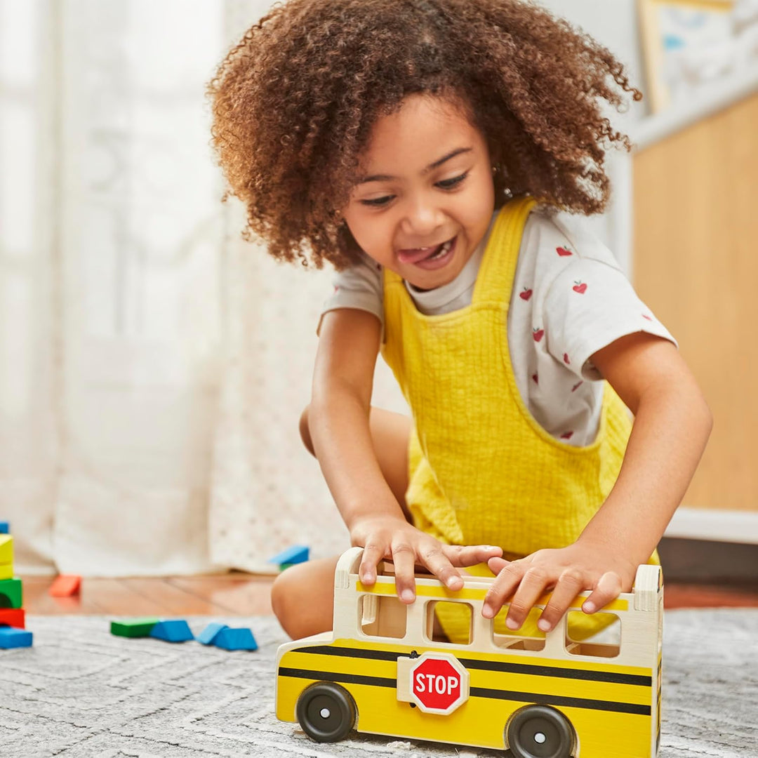 Melissa Doug Juego de madera para autobús escolar con 7