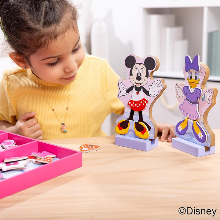 Melissa Doug Disney Minnie Mouse y Daisy Duck Vestidor