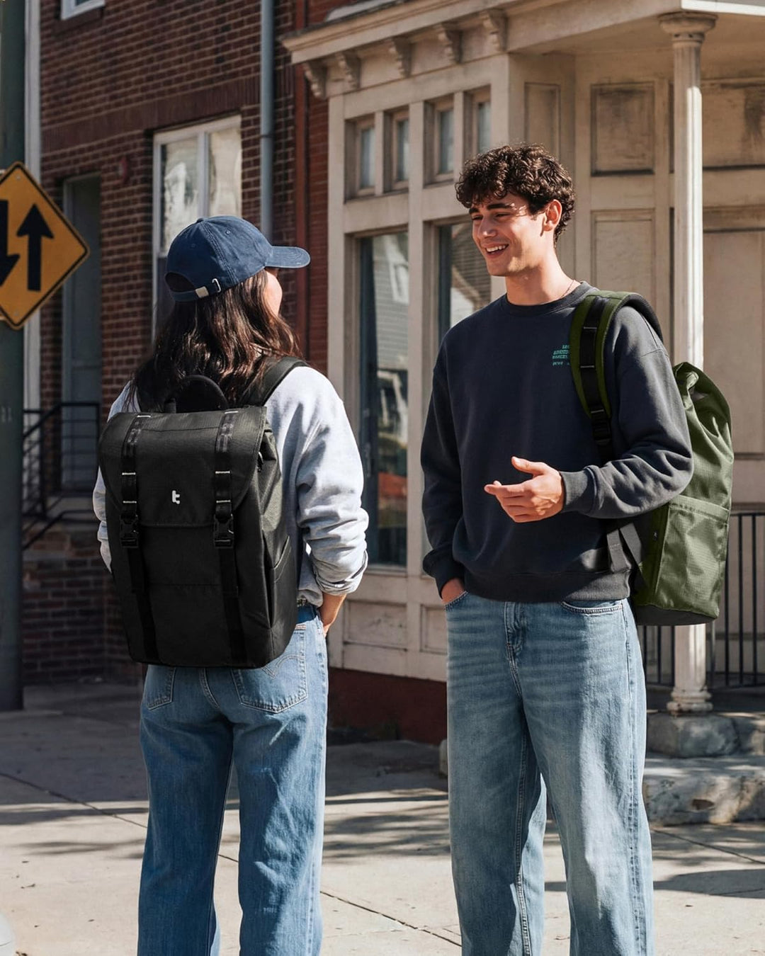tomtoc Mochila para laptop con solapa, ligera, resistente al agua,...