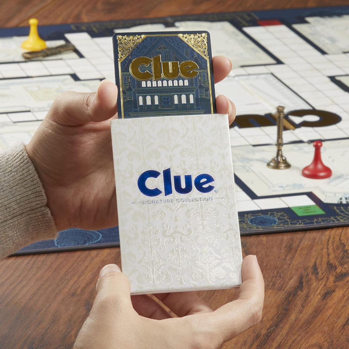 Hasbro Gaming Clue Juego de Mesa Colección Signature, embalaje y componentes premium, juegos familiares para niños y adultos, juegos de misterio para 2 a 6 jugadores