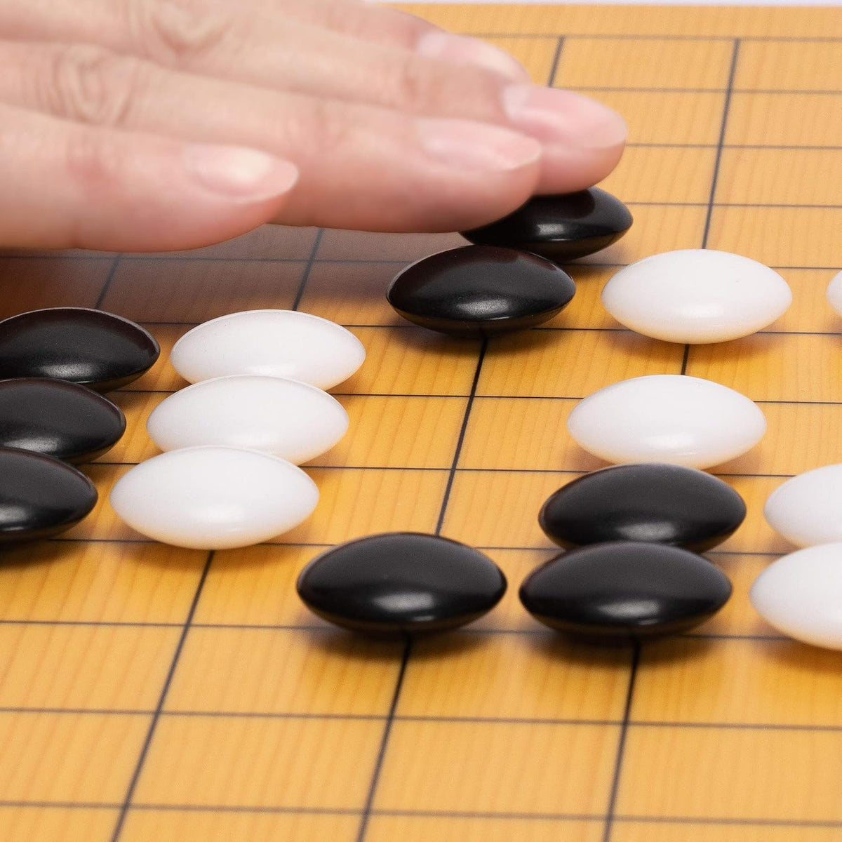 Yellow Mountain Imports Shin Kaya - Juego de mesa reversible para principiantes de 13 x 13 / 9 x 9 pulgadas (0.8 pulgadas) con piedras de melamina convexas dobles, juego de mesa de estrategia clásico (Baduk/Weiqi)