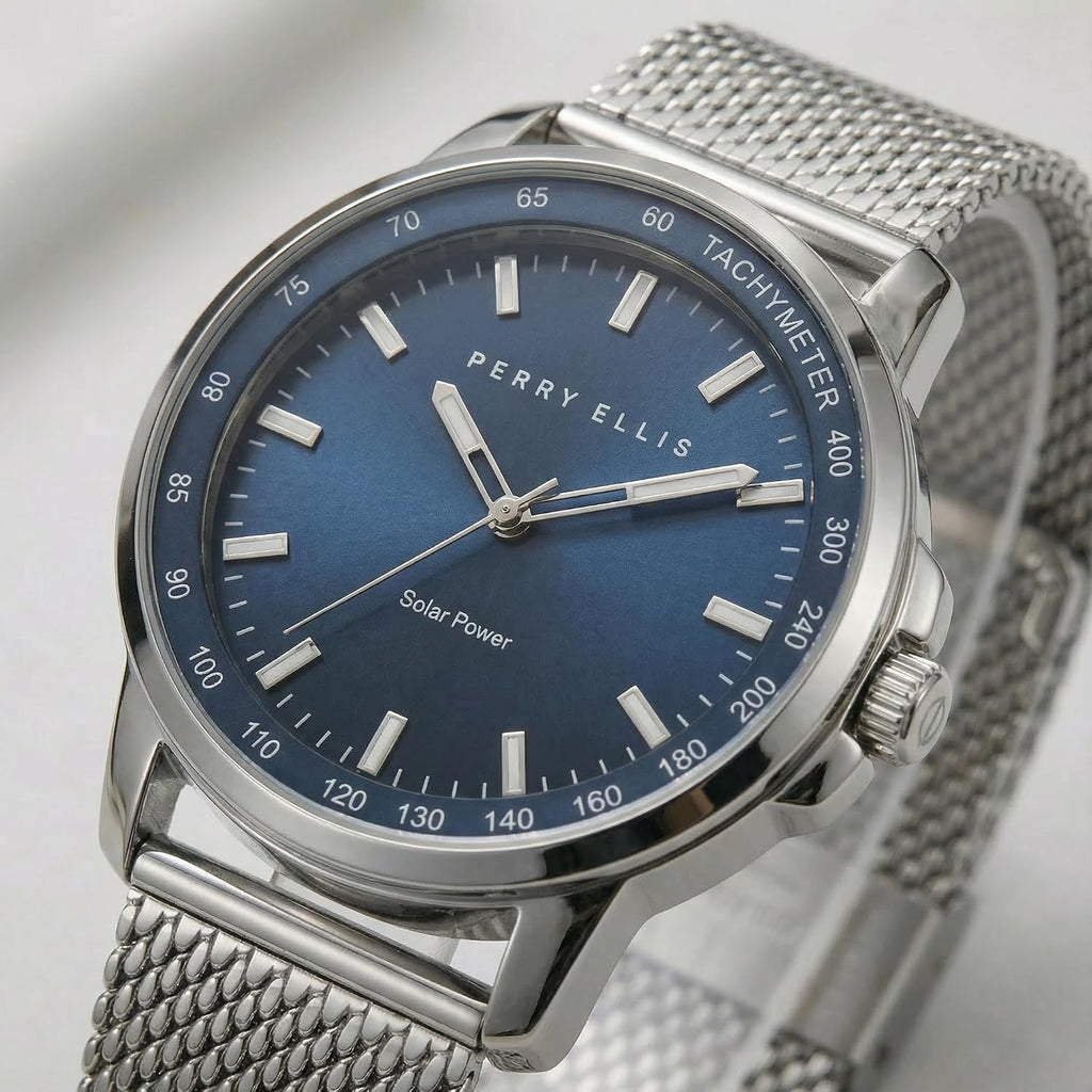 Perry Ellis Reloj para hombre con energía solar | Correa de malla de acero | Relojes de pulsera analógicos resistentes al agua para hombre | Caja de 43mm | Bisel de tacómetro de aluminio | Elegante