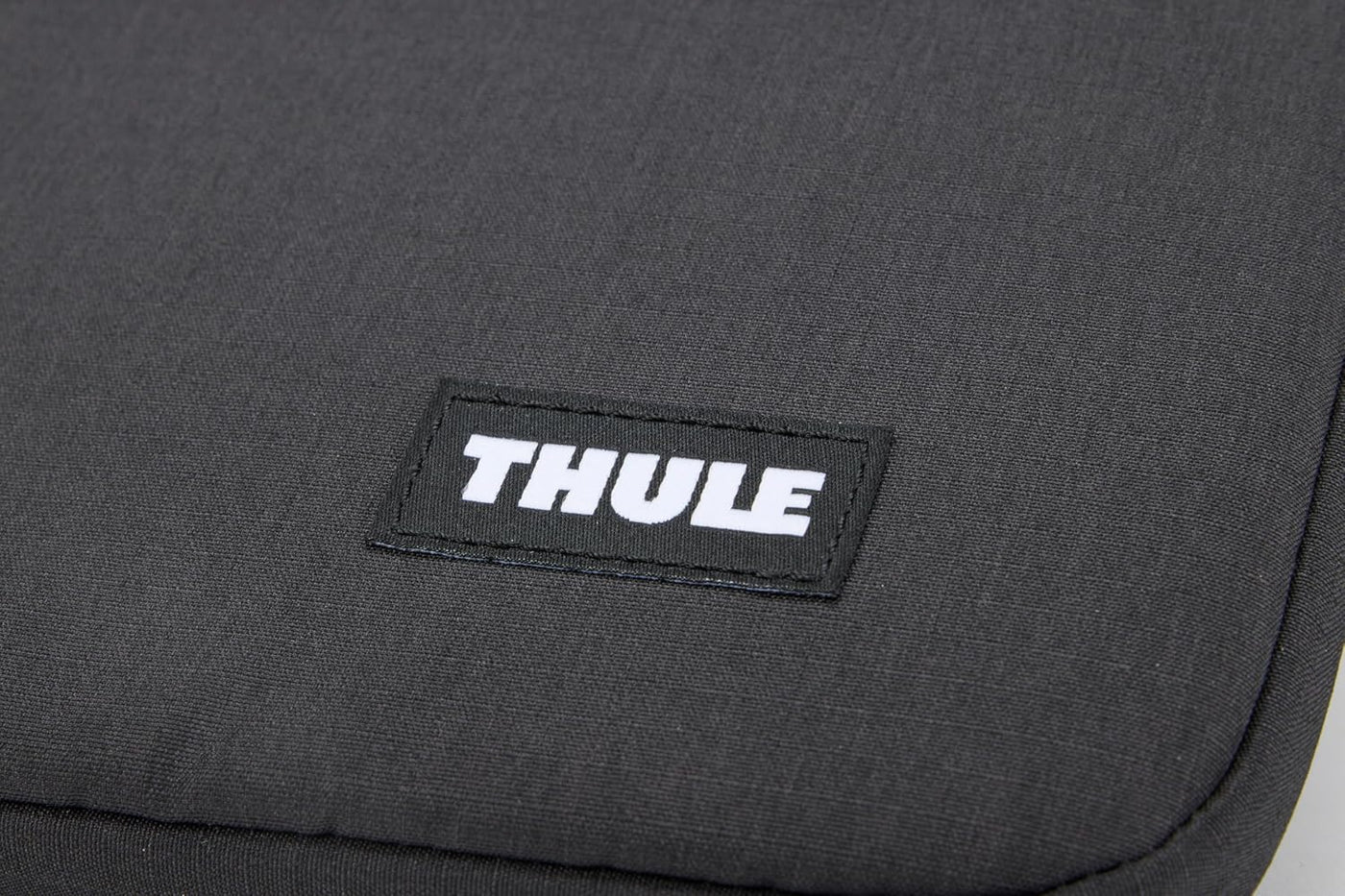 Thule Chasm 55L Gear Hauler, base impermeable, bolsillos internos y...