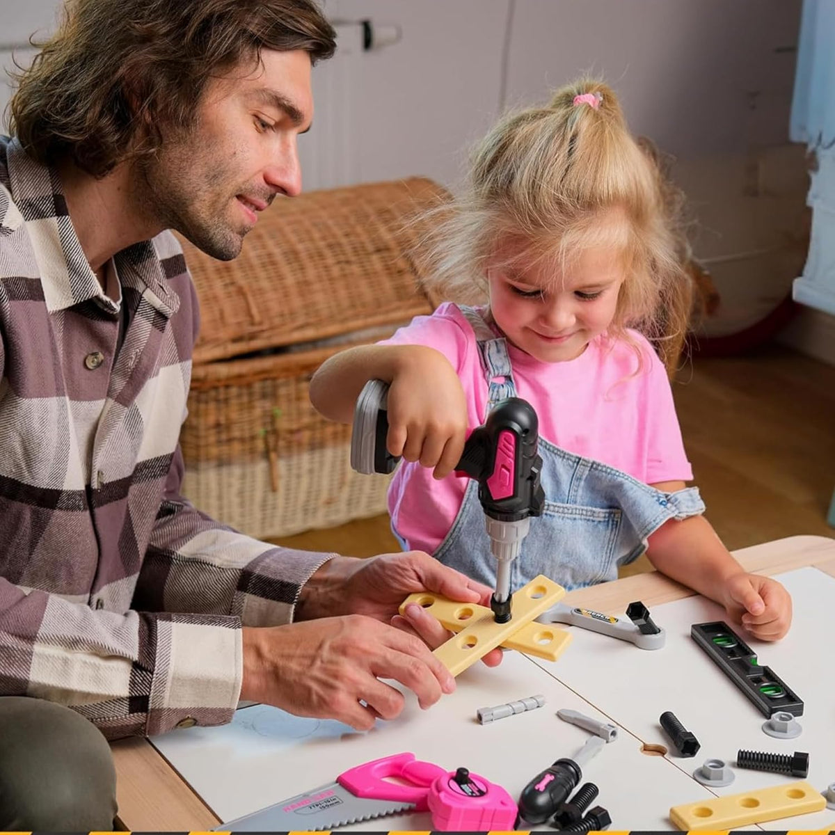 Conjunto de herramientas para niños con estuche de transporte, taladro electrónico con brocas y chaleco de construcción – Kit de juego de simulación con gafas de seguridad, escudo de gas, cinta