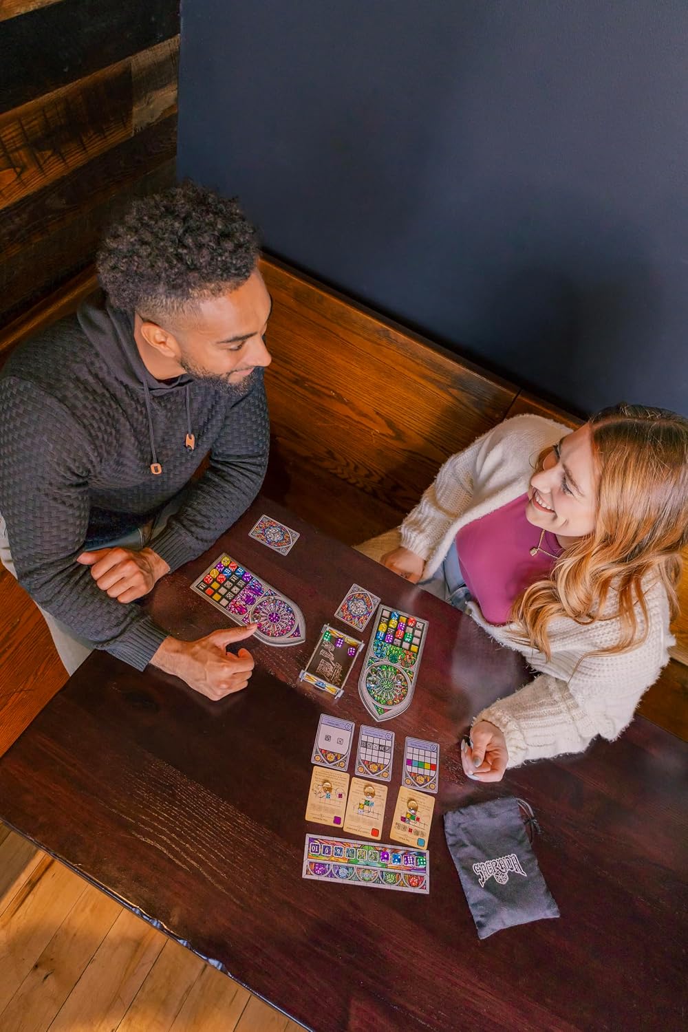 Juego de mesa Sagrada | Juego familiar para niños y adultos | Juego de estrategia de selección y colocación de dados | A partir de 10 años | 1 a 4 jugadores | por Floodgate Games