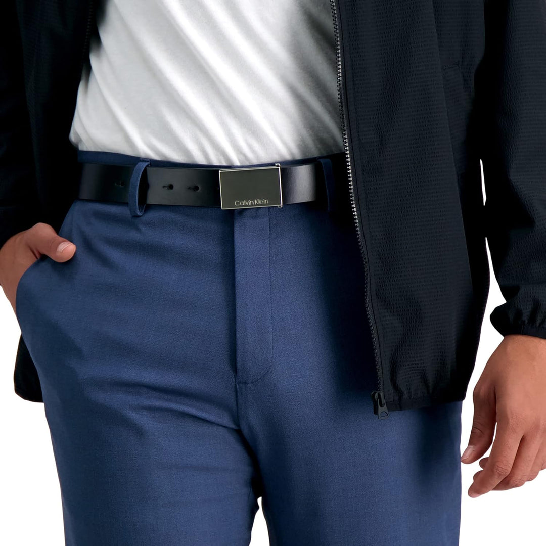 Calvin Klein Cinturón con hebilla de placa moderna y detalle de log...