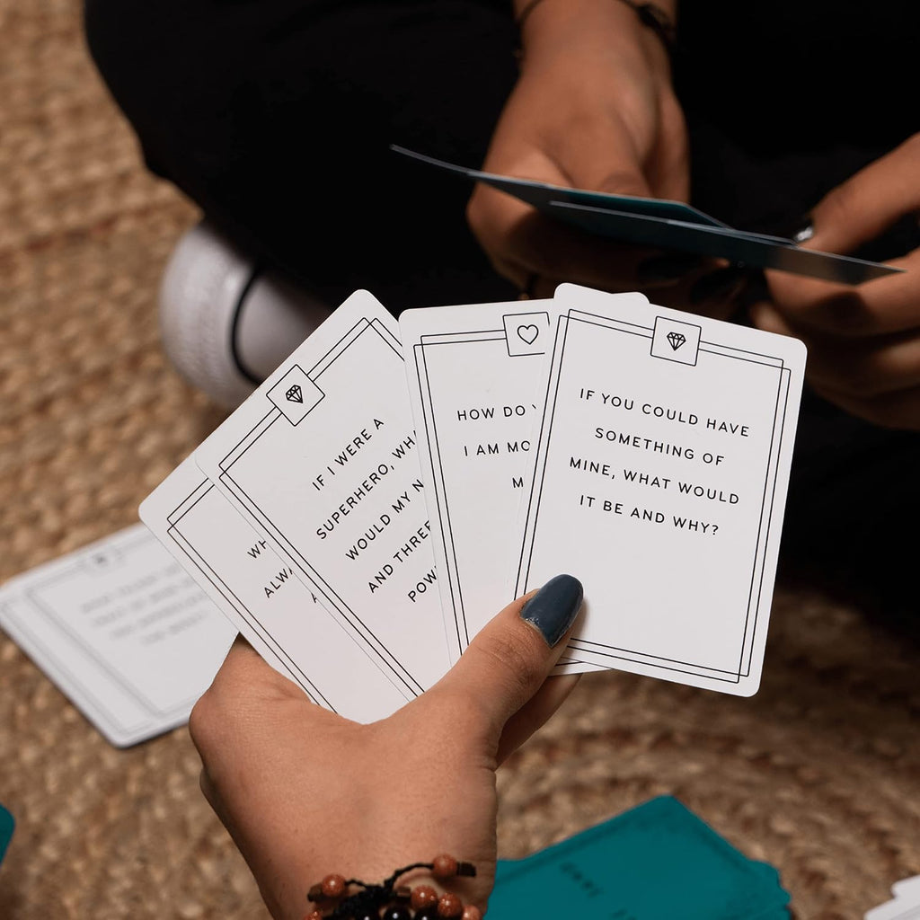 {THE AND} Edición Familiar – 199 tarjetas de conversación familiar para fortalecer las relaciones – Preguntas para que las familias hagan que todos hablen – Divertido juego de unión familiar en la cena o noche de juegos por The Skin Deep