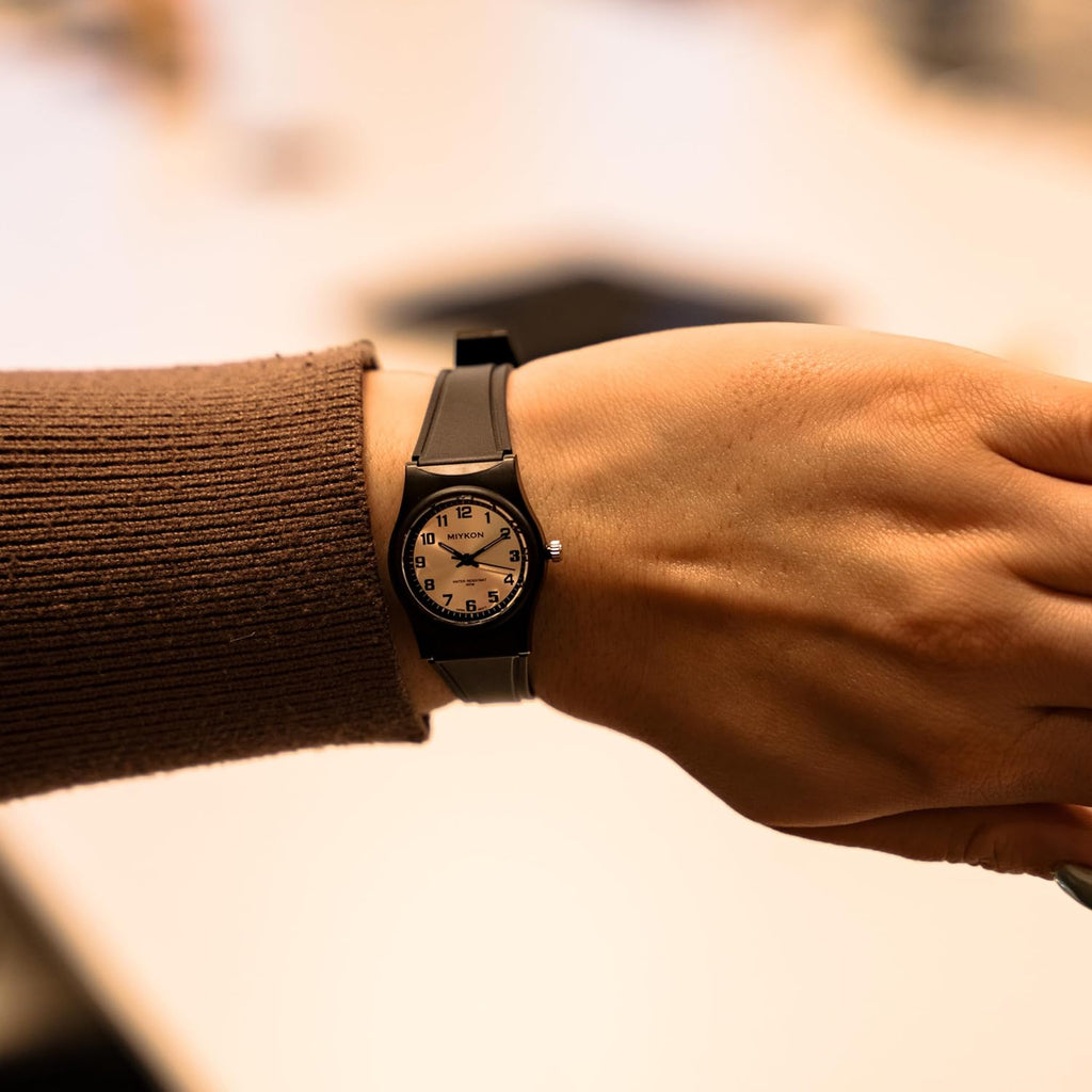 Reloj analógico Miykon para mujer, negro, delicado, fácil de leer, resistente al agua 100M