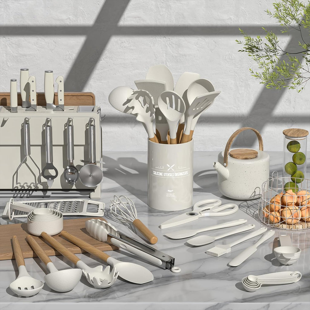 Umite Chef - Juego de utensilios de cocina de silicona, 34 piezas de utensilios de cocina resistentes al calor y herramientas con rallador, mangos de madera color crema blanca para utensilios de