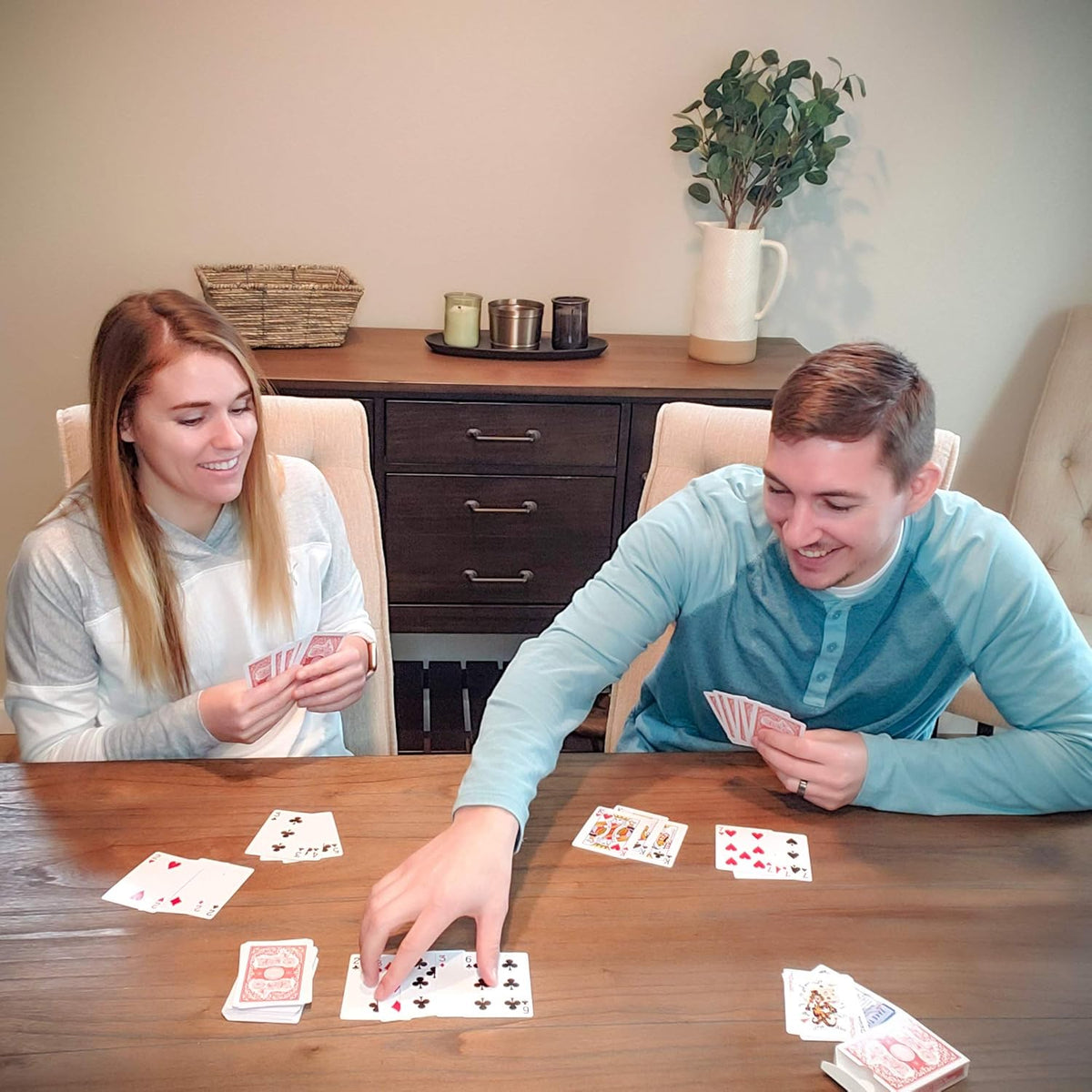 LotFancy - 24 barajas de cartas de juego a granel, tamaño de póquer (índice estándar, 12 azules y 12 rojas), para Blackjack, Euchre, juego de cartas Canasta, cartas de póquer de grado de casino
