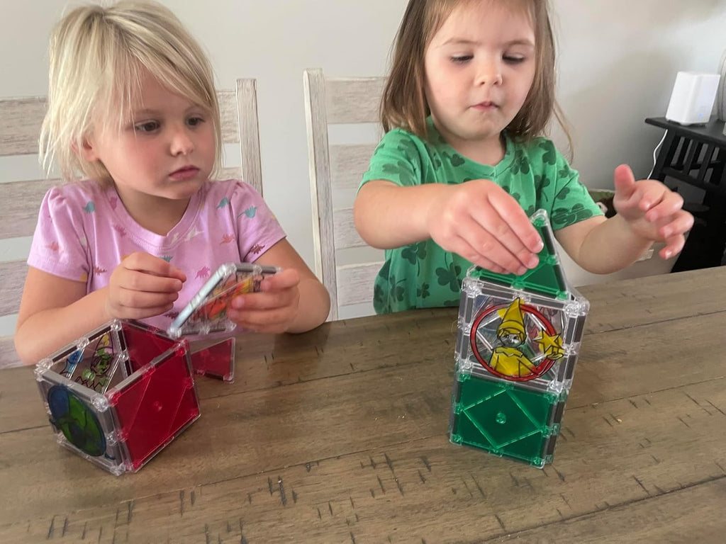CreateOn Crayola Elf on the Shelf - Pintura en azulejos, kit de azulejos magnéticos de construcción con tubos de pintura Crayola, juguete de manualidades de Navidad | Juego de construcción magnética y pintura de 18 piezas para niños a partir de 3 años