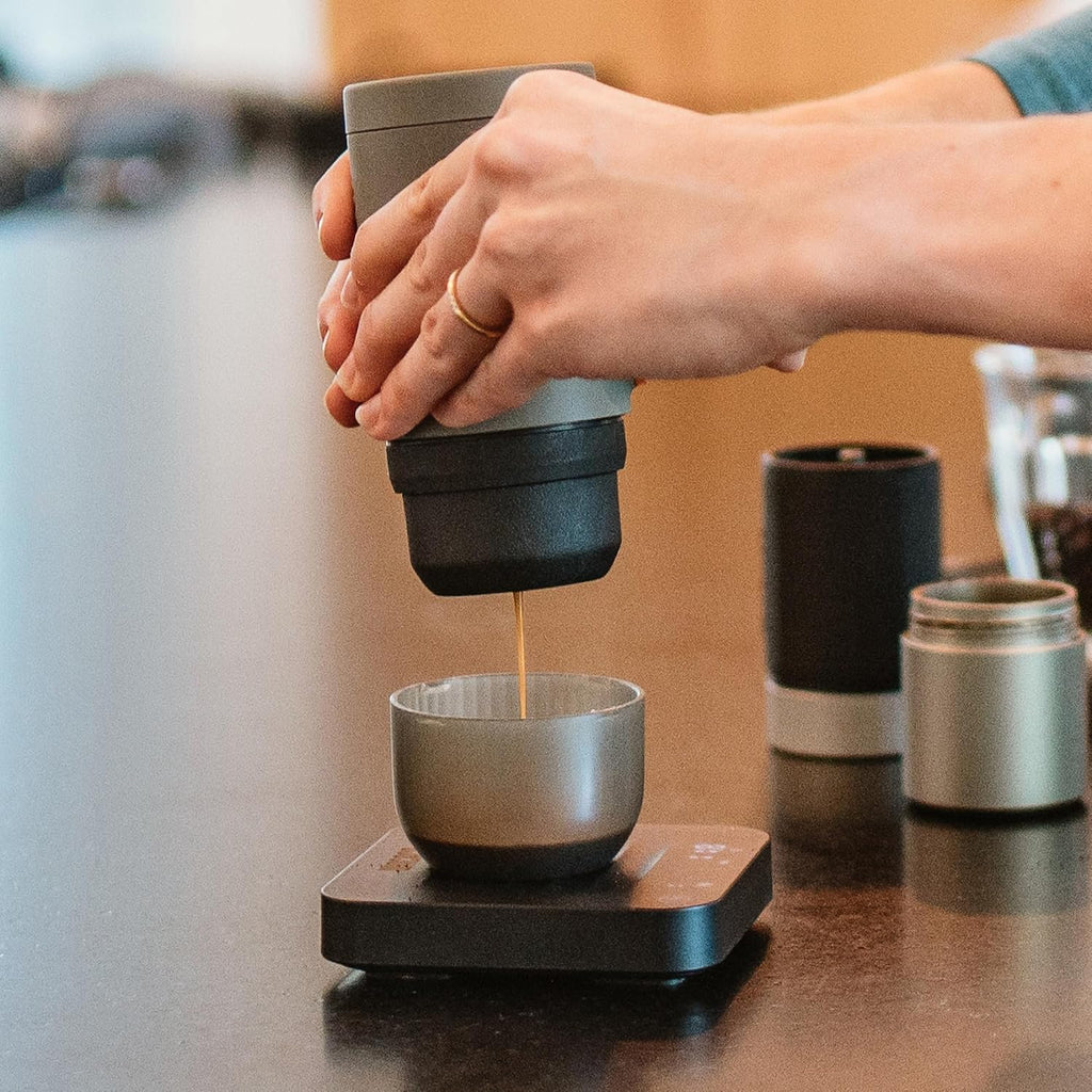 WACACO Exagram Pro Báscula de Café con Temporizador, Báscula Inteligente de Espresso con Caja de Transporte, Báscula Digital Mini Recargable de Peso de Café con Cronometraje Automático Gramos y Onzas