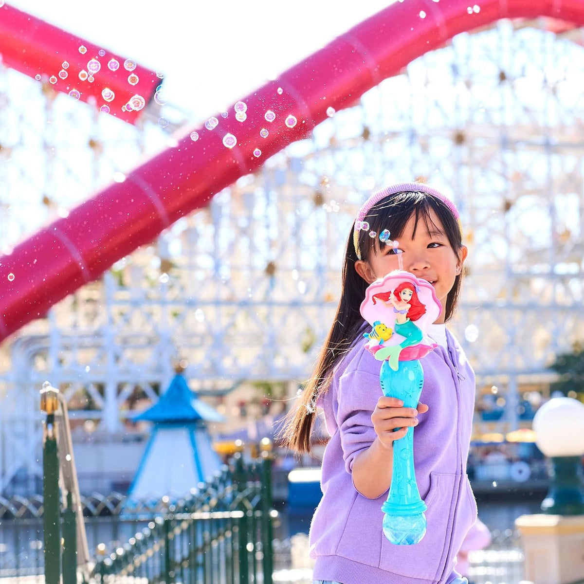 Disney Store Varita de burbujas con luz y sonido oficial de The Little Mermaid Ariel & Flounder - Juguete LED interactivo, perfecto para niños y fanáticos, ideal para juegos al aire libre y fiestas