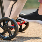 Carlson Pet Products Stroller, Incluye Rueda Delantera Giratoria de 360 Grados, Frenos en las Ruedas Traseras, ribete Reflectante, Paneles de Malla, Paraguas y Cabina de Malla, Caqui