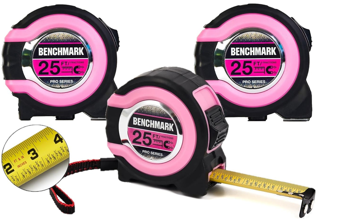 Benchmark - Rosa - Paquete de 3 - Cinta métrica de 25 pies - Fracciones fáciles de leer a 1/8 pulgadas - Punta magnética - Pulgar y bloqueo rápido - Autowind - Clip para cinturón