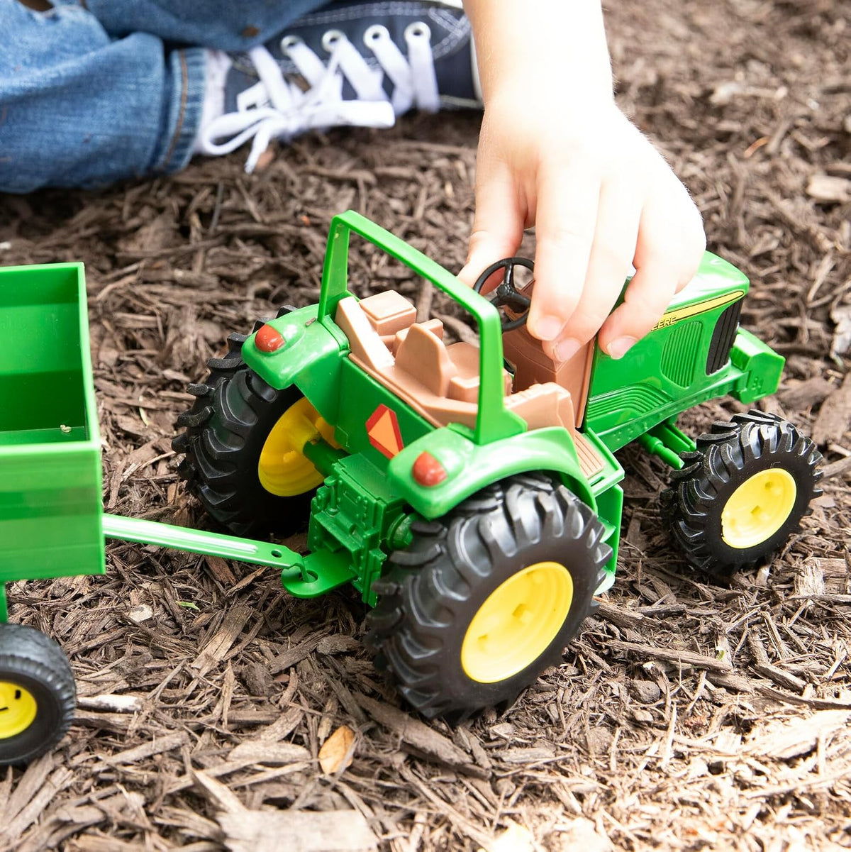TOMY John Deere Kids Tractor Toy con Flarebox Wagon Set - 8 Inches