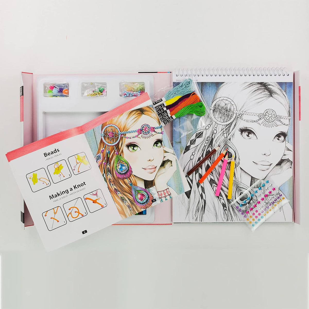 Style Me Up: Color & Stitch, kit de arte para niños, incluye 22 hojas de papel ilustradas, las plantillas cuentan con una gama de diseños, para edades de 8 años en adelante