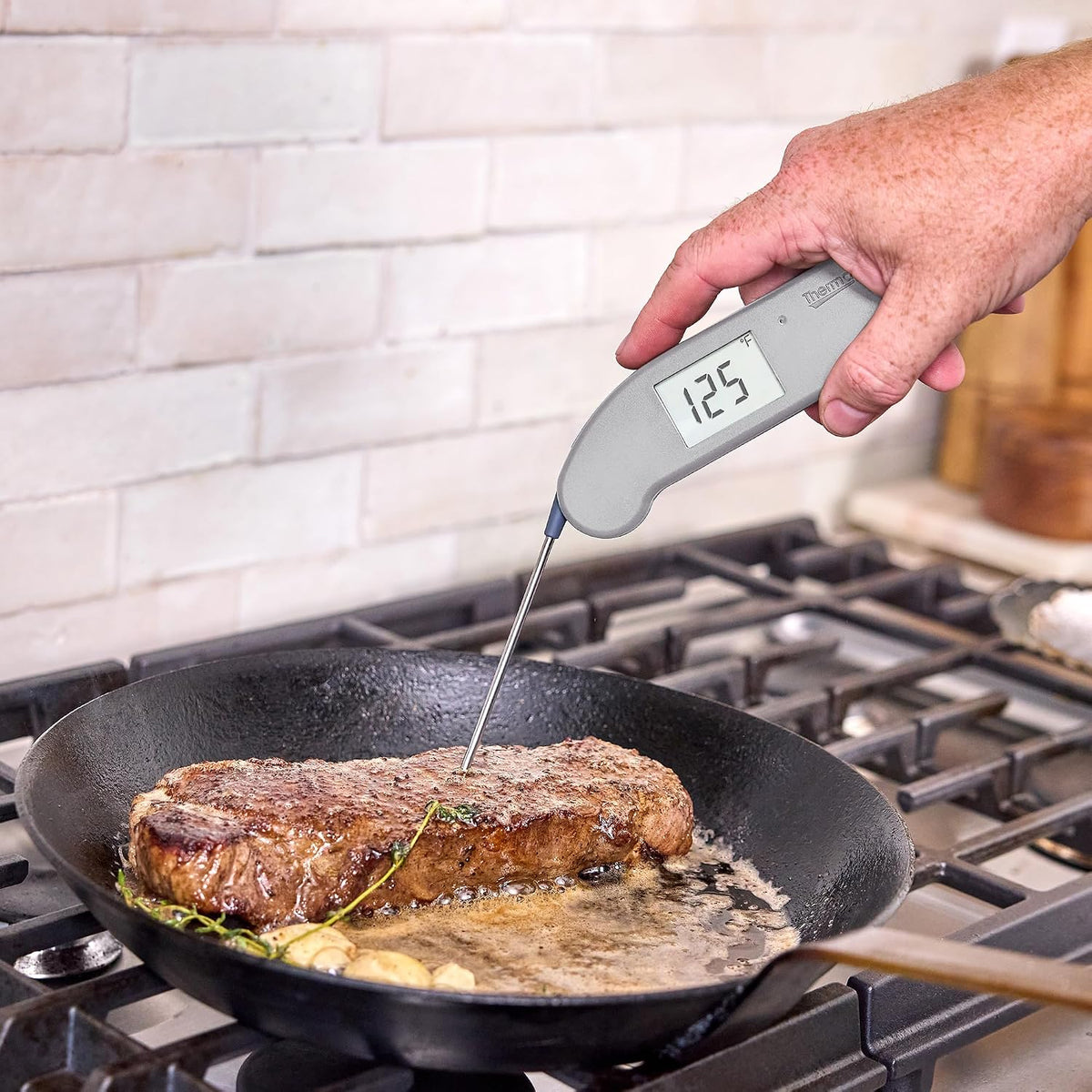 ThermoWorks Thermapen ONE - Termómetro de lectura instantánea recomendado n.º 1, color rojo pimienta de cayena