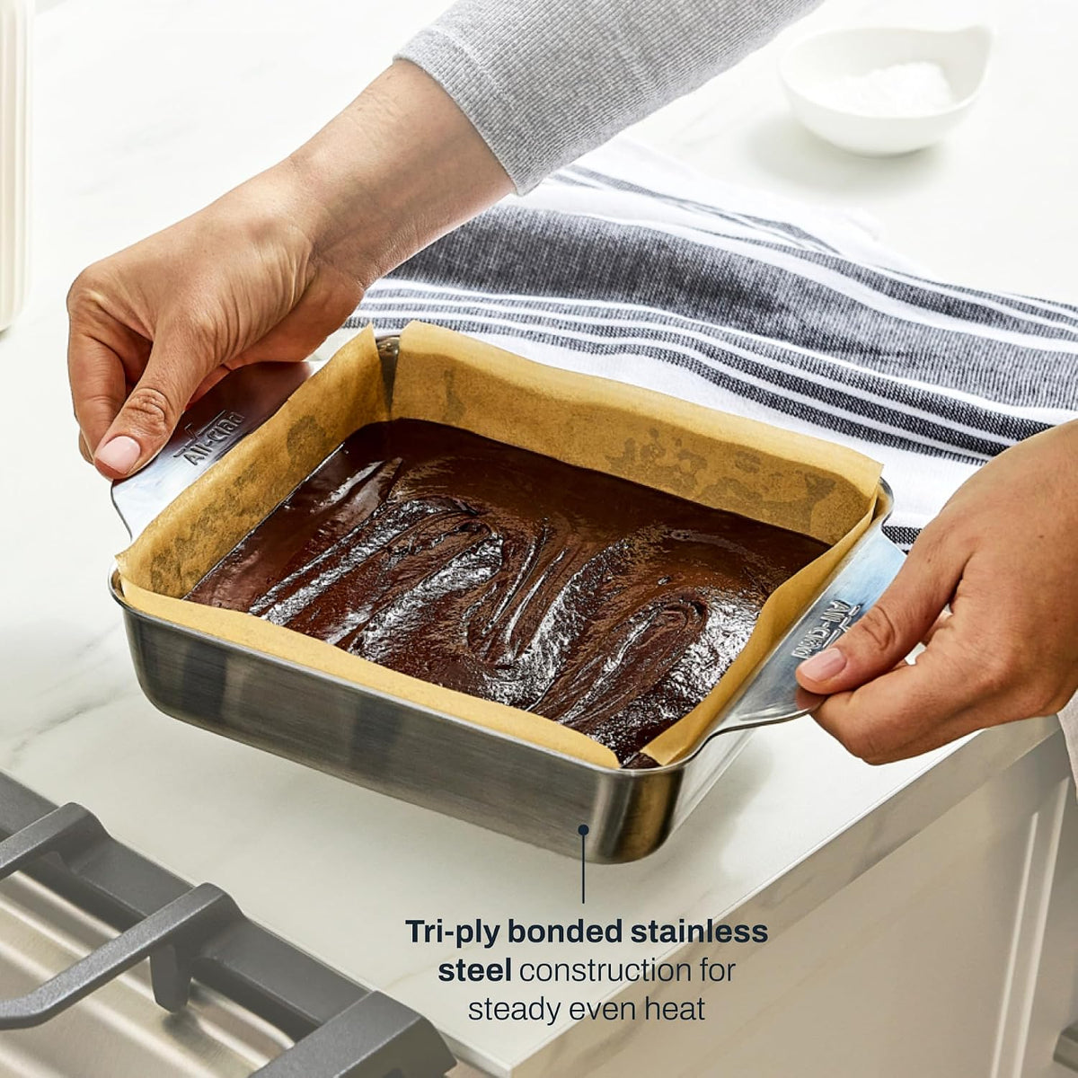 All-Clad Bandeja cuadrada de acero inoxidable para hornear tartas de 8 x 8 pulgadas, triple capa unida para hornear consistente, (asar, hornear galletas, brownies y más) utensilios profesionales de