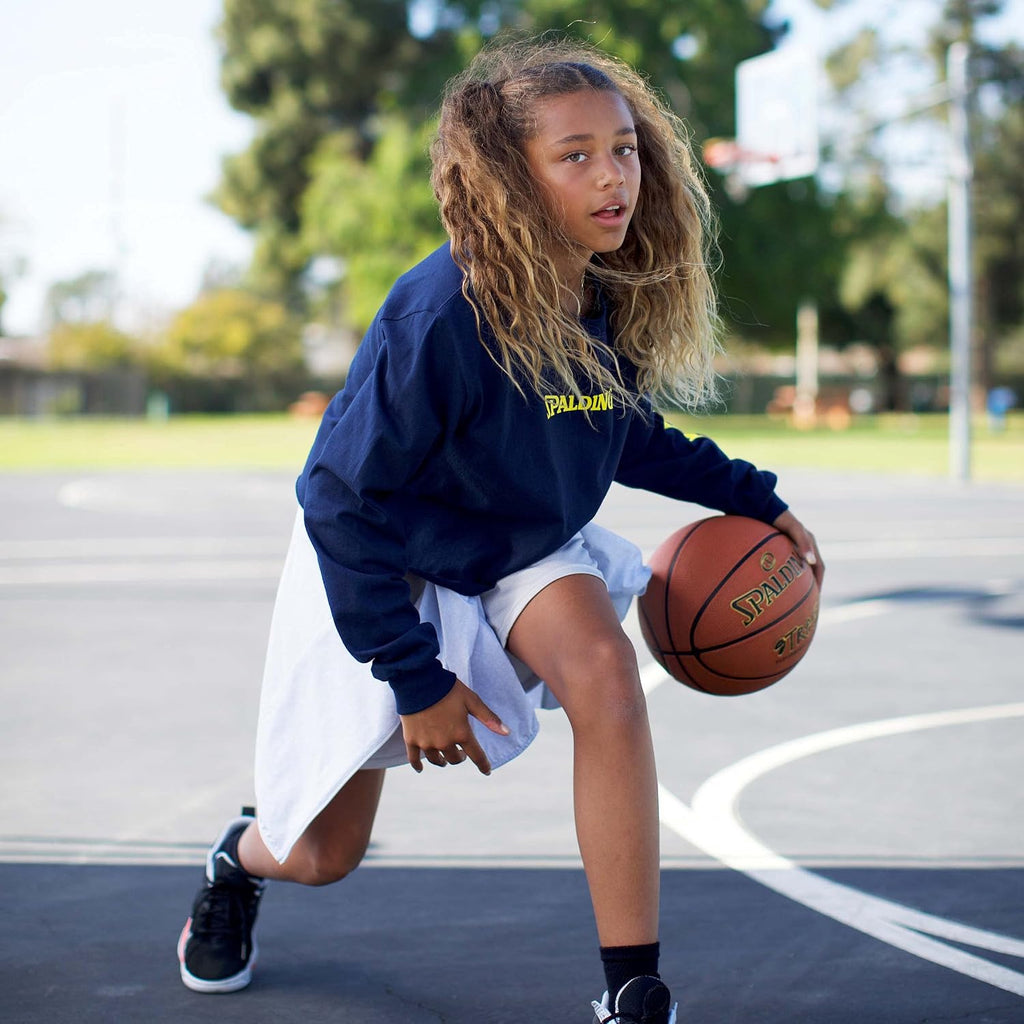 Spalding Balones de baloncesto de goma para exteriores | Cubierta de goma de rendimiento diseñada para jugar al aire libre | Varios tamaños y colores