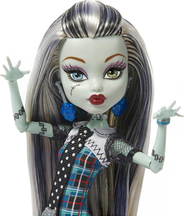 Muñeca de reproducción Monster High Frankie Stein con moda y zapato...