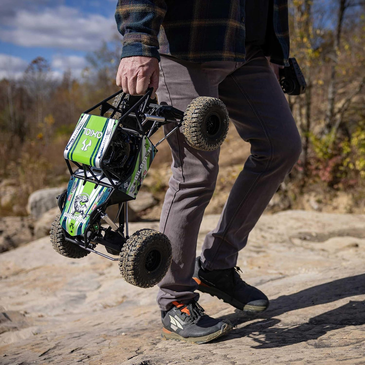 Axial AXP8 Gilamon 1/8 RC Crawler 2.2 4X4 RTR Trail Buggy, Green