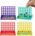 THE TWIDDLERS Paquete de 24 mini juegos de mesa cuatro en una fila, juguetes a granel (4 colores), regalos de regreso para niños para juegos de fiesta de cumpleaños, mini juegos de viaje para niños