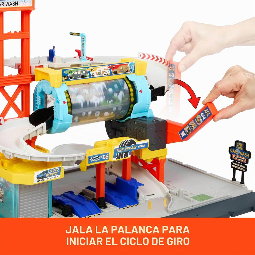 Matchbox Set de Pista de Coches de Juguete, Set de Lavado de Coches Spin Cyclone con Corvette a Escala 1:64 y Camión de Remolque, Incluye Túnel de Lavado Giratorio, Taller de Ajustes y Estacionamiento