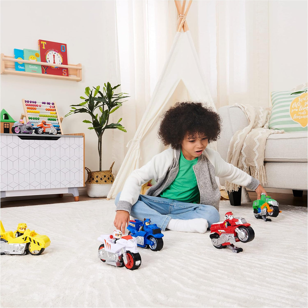 Paw Patrol, Moto Pups Moto Deluxe de Zuma, vehículo de motocicleta de tracción que hace piruetas y figura de juguete