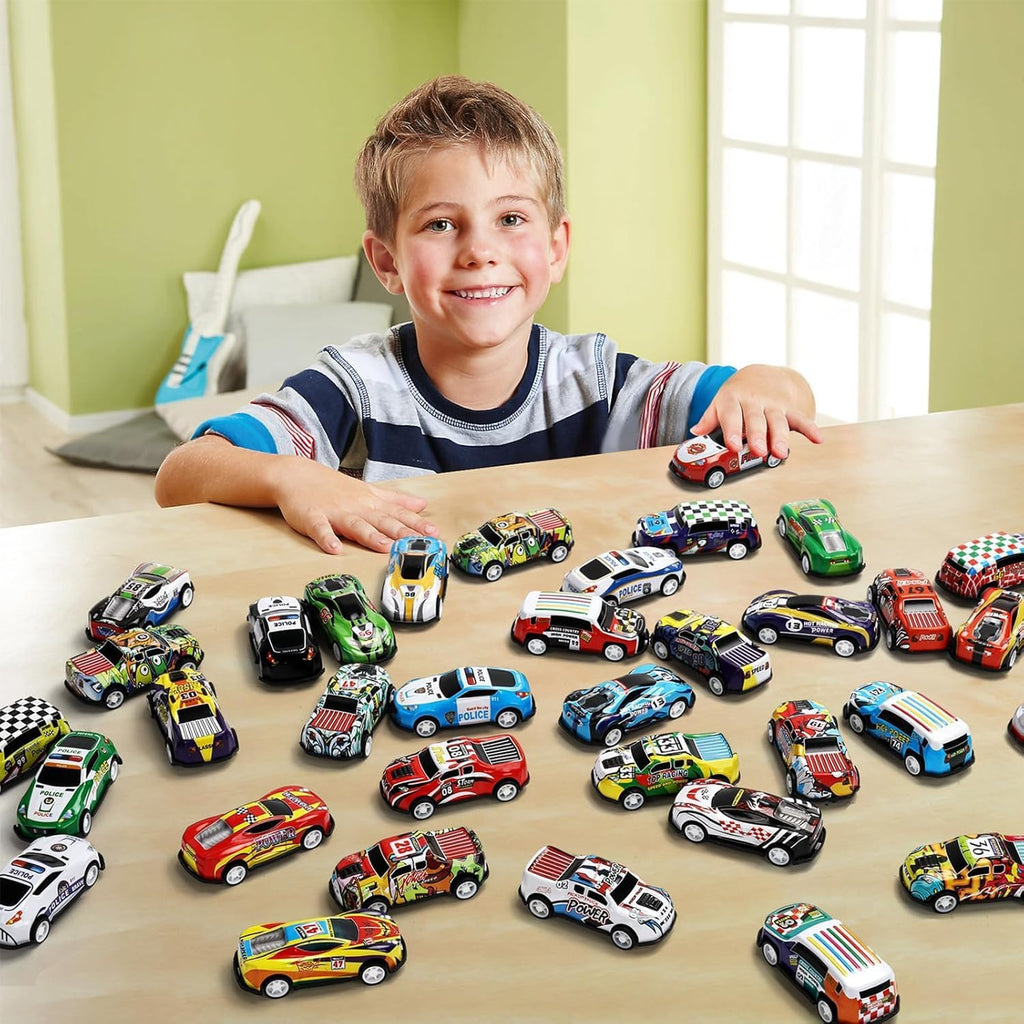 Liberty Imports Paquete de 50 autos de carreras para niños, a escala 1:64, vehículos de carreras de metal a granel en cubo de almacenamiento, recuerdos de fiesta, bolsas de regalo, premios de aula para niños y niñas pequeños