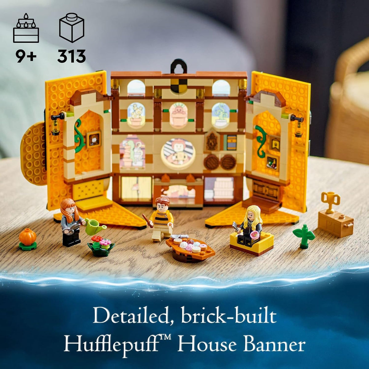 LEGO Harry Potter Banderín de la Casa Hufflepuff de Hogwarts 76412 Sala Común del Castillo de Hogwarts, Decoración de Pared, Set de Construcción con 3 Minifiguras y Mandrake, Juguete Coleccionable de