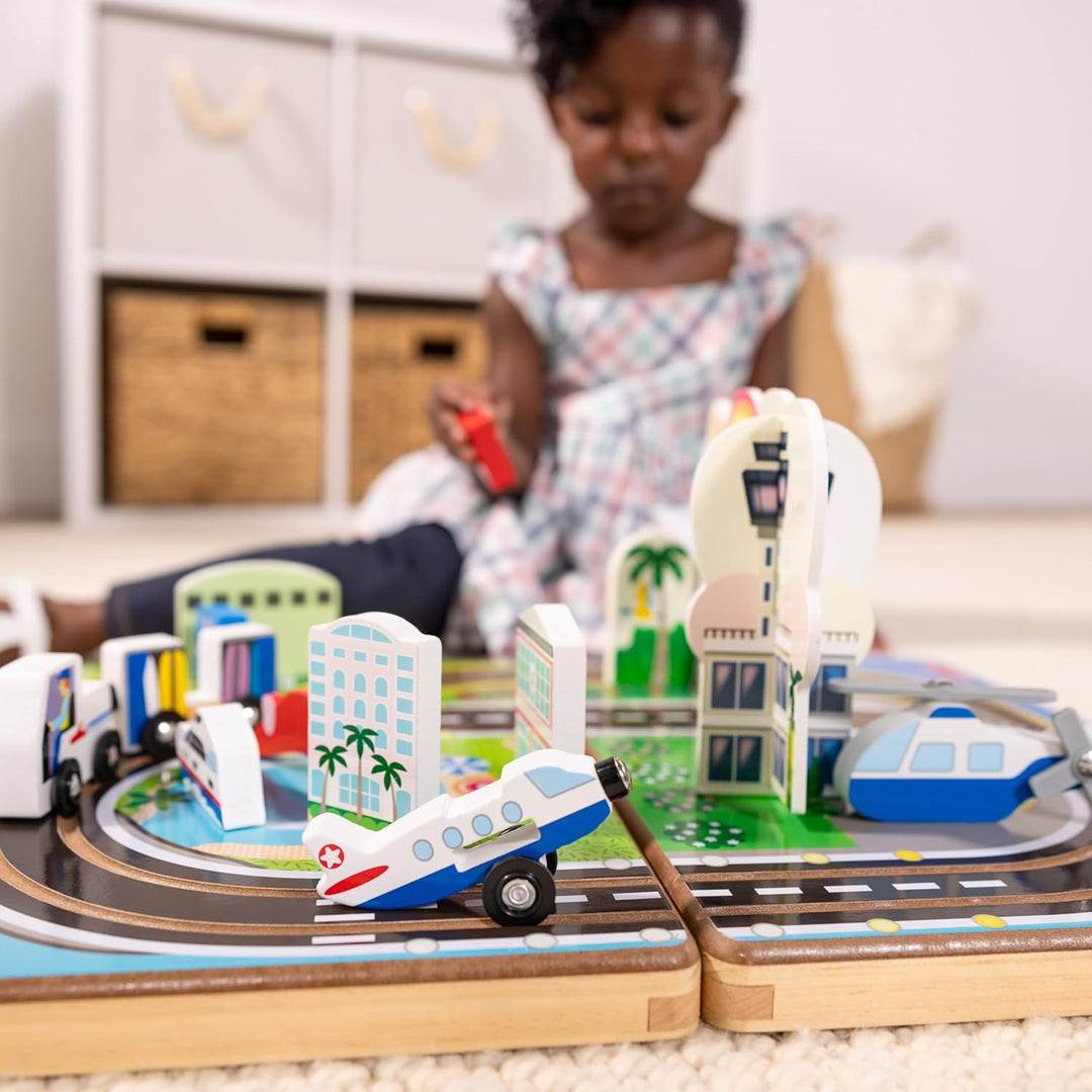 Melissa &amp; Doug Juego de aeropuerto para llevar, vehículos, pist...