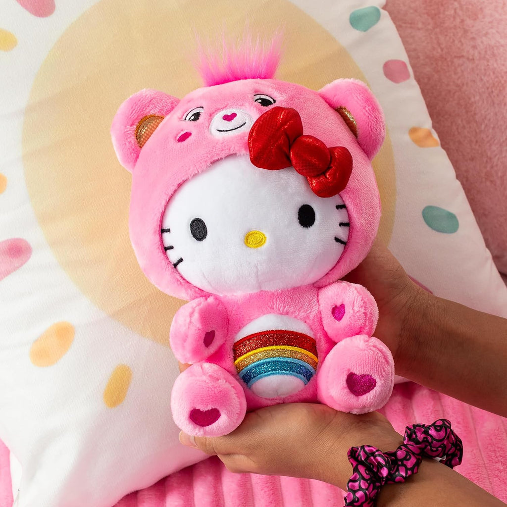 Care Bears Hello Kitty Vestida Como Oso Alegre de 8 Pulgadas de Tamaño Divertido de Peluche - ¡Suave y Abrazable, la Mejor Amiga! - Ideal para Niñas y Niños, Empleados, Coleccionistas, Edades 4+