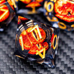 ARUOHHA DND - Juego de dados de resina para miradas de ojos, color negro y dorado, núcleo líquido, juego de dados flameantes con borde afilado con caja de regalo, juego de dados poliédricos D y D compatibles con juegos de rol Dungeons Dragons D20 D6