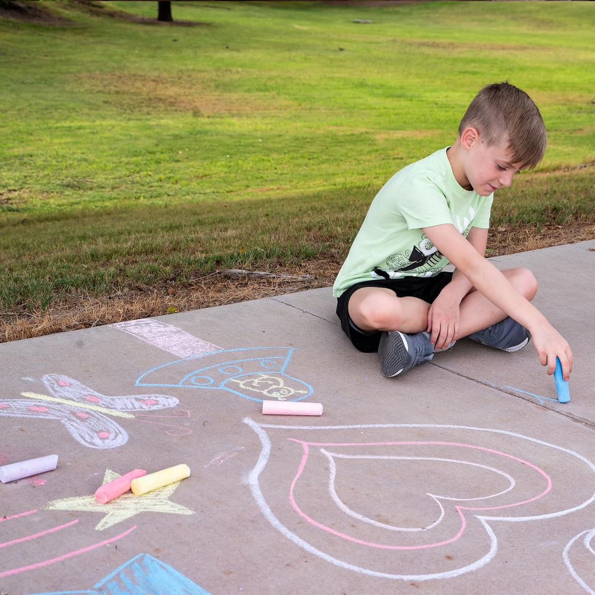 JOYIN Juego de 160 tizas para acera, 16 colores, no tóxicas, lavables, para juegos de arte al aire libre, pintura en pizarra, pizarra y parque infantil