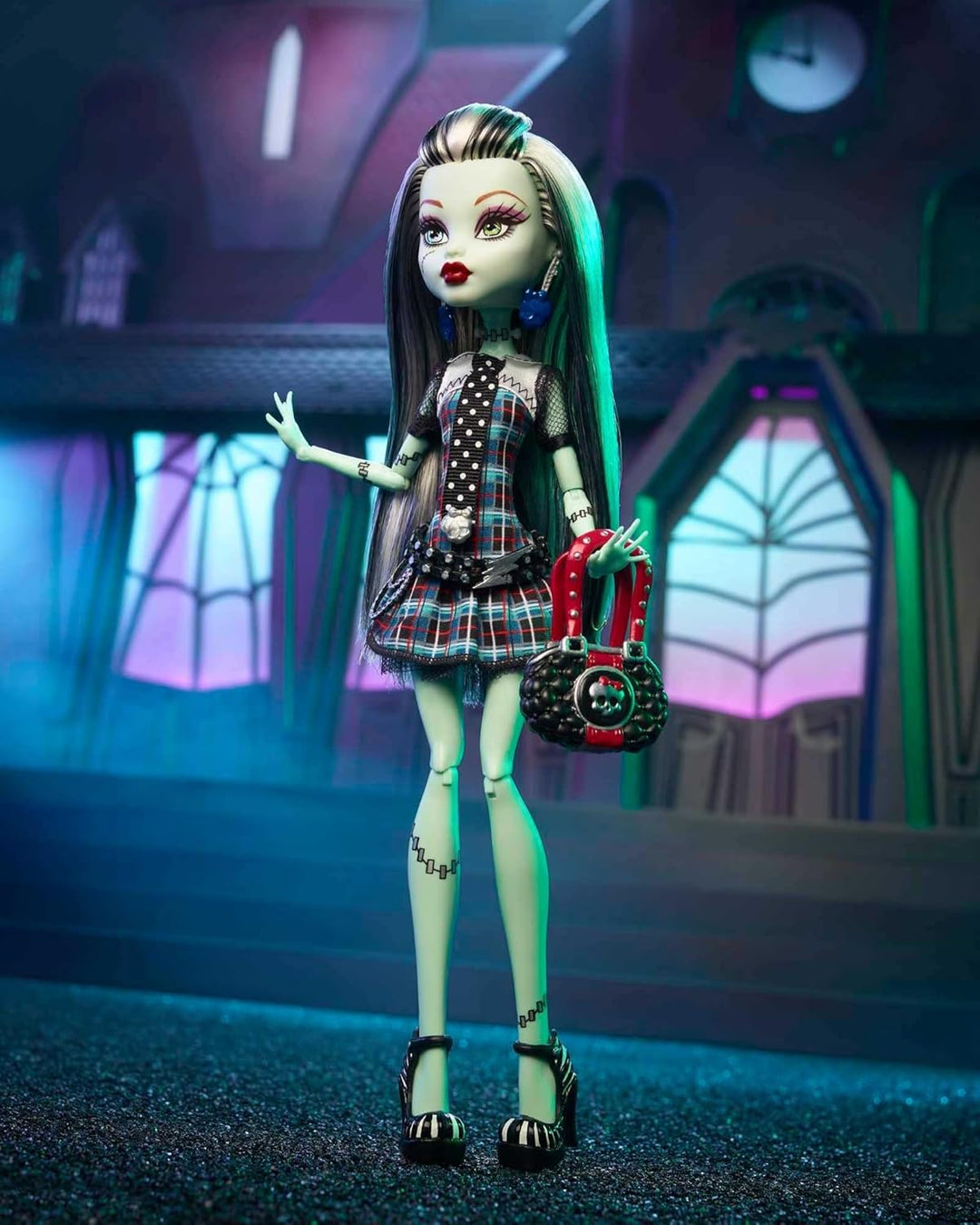 Muñeca de reproducción Monster High Frankie Stein con moda y zapato...