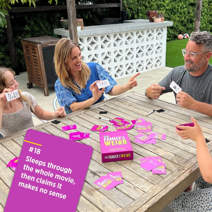 DSS Games Our Family is So Weird Un juego de cartas