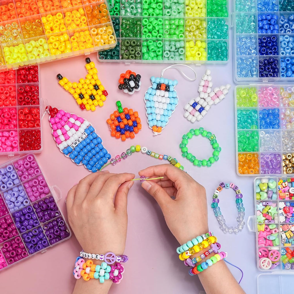 Gionlion - Kit de 7 cajas de 144 colores, 5000 cuentas de poni Kandi Rave | Kit de pulsera de la amistad de caramelo de 0.236 x 0.354 in con 800 cuentas de letras para bricolaje, llaveros
