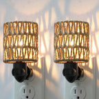 Lámpara Boho enchufe nocturno con interruptor, juego de 2 lámparas LED de granja enchufables en el enchufe de pared, luz nocturna de 0.5W para habitación de bebé con pantalla de ratán bohemia para