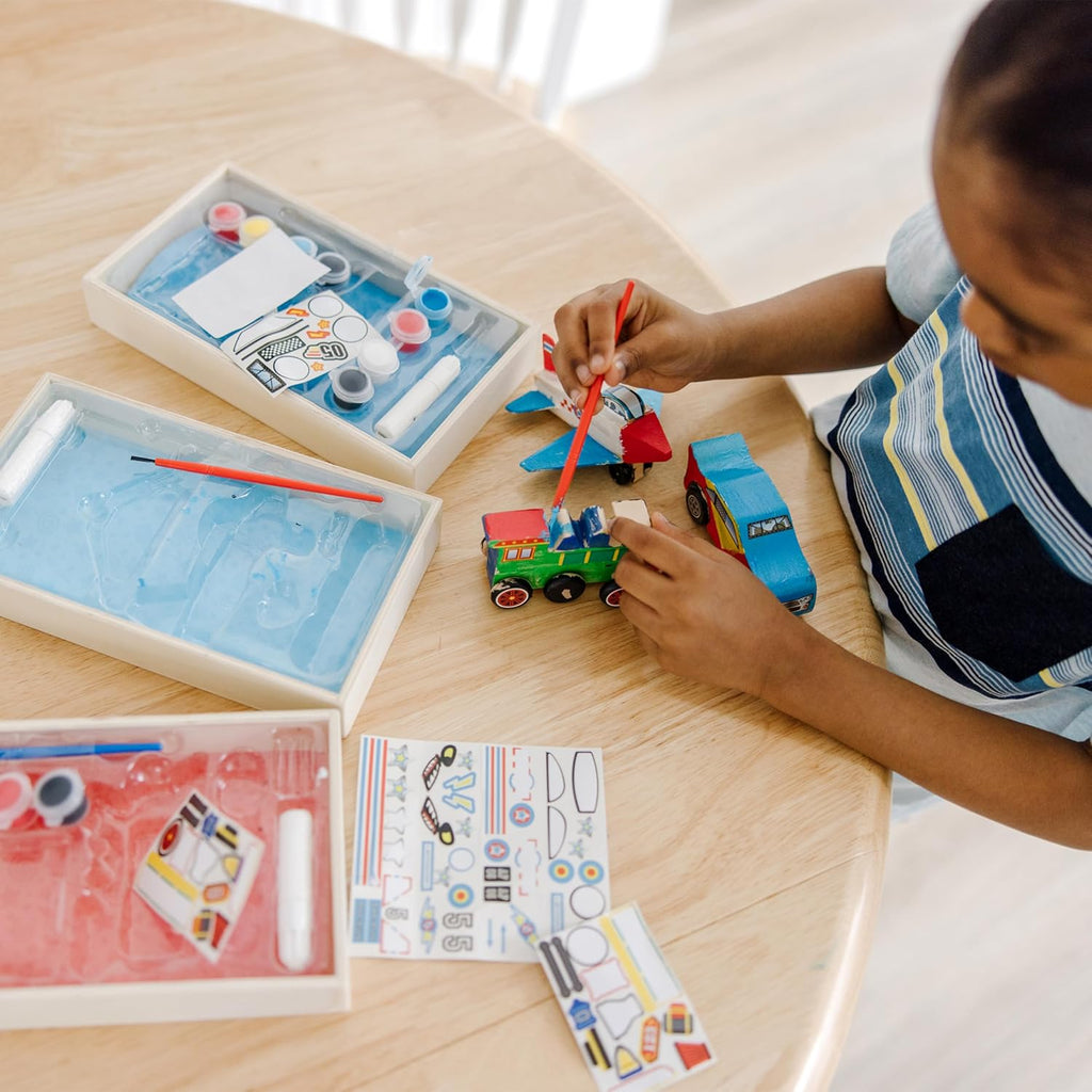 Coche de carreras DYO de Melissa & Doug.