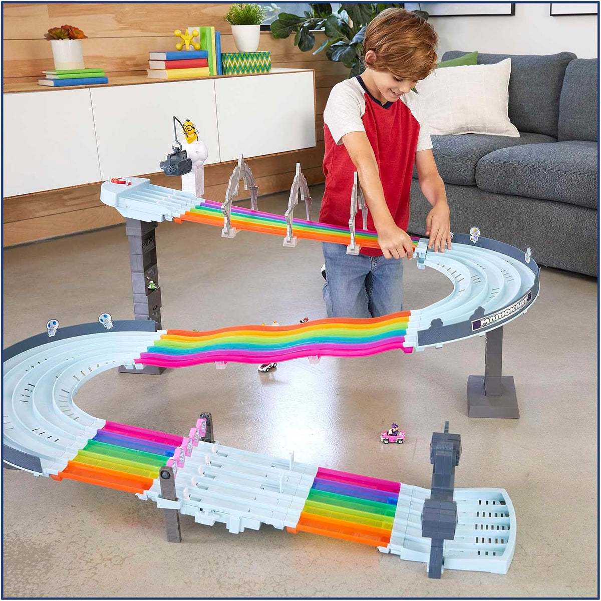 Juego de pista de carreras Hot Wheels Mario Kart Rainbow Road de 8 pies con luces y sonidos y 2 vehículos a escala 1:64, carrera con curso colorido de 5 pistas con 2 configuraciones