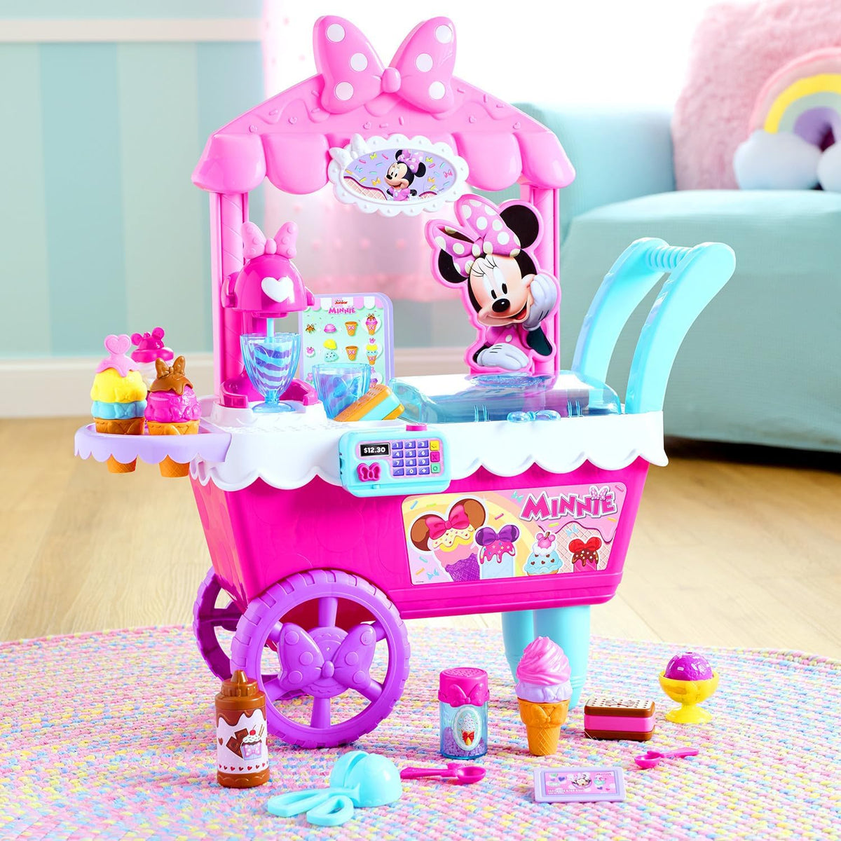 Carrito de helados de Minnie Mouse de Disney Junior Sweets & Treats con sonidos y frases, 40 piezas, juego de simulación, juguetes para niños de 2 años en adelante de Just Play
