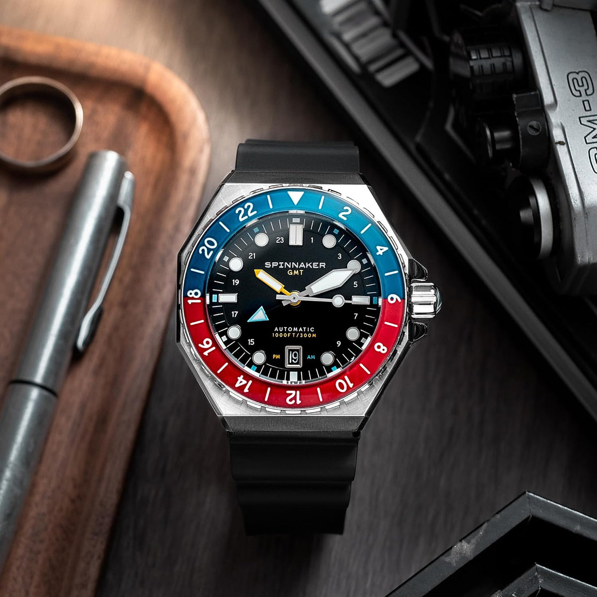 Reloj Spinnaker Dumas para hombre, automático GMT de buceo – Movimiento Seiko NH34, caja de acero inoxidable de 44mm, resistente al agua 300m, pulsera de acero inoxidable, SP-5119