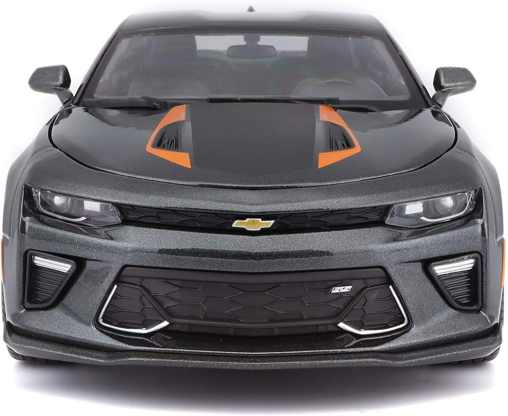 Maisto 1:18 SE 2017 Chevrolet Camaro del 50.º aniversario (Gris metálico)