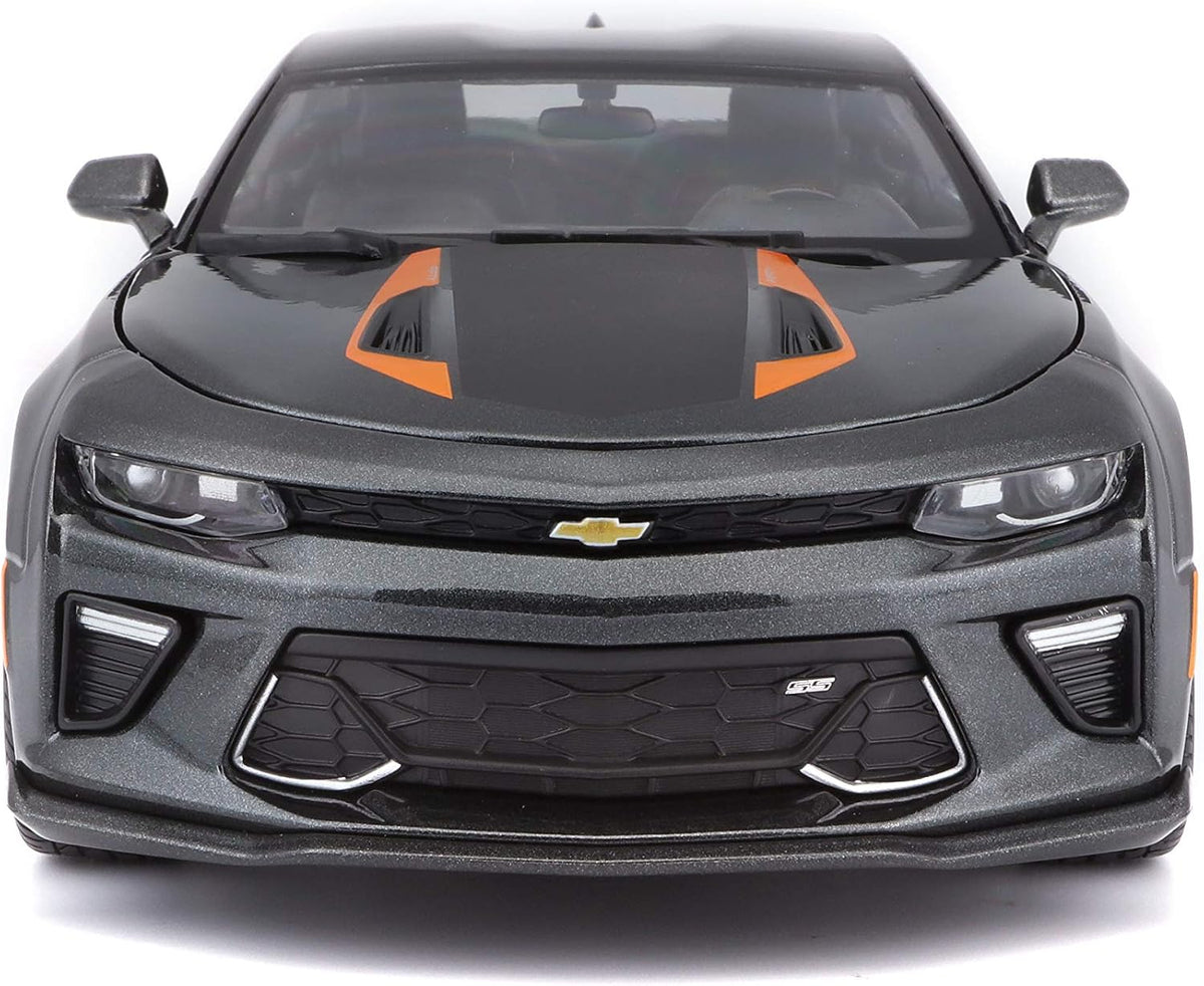 Maisto 1:18 SE 2017 Chevrolet Camaro del 50.º aniversario (Gris metálico)