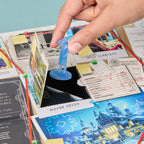 Calendario de Adviento Clue: Secretos bajo la nevada | 24 días | Juegos de misterio familiar | con 6 fichas temáticas de invierno y sorpresa | A partir de 10 años | 1 jugador