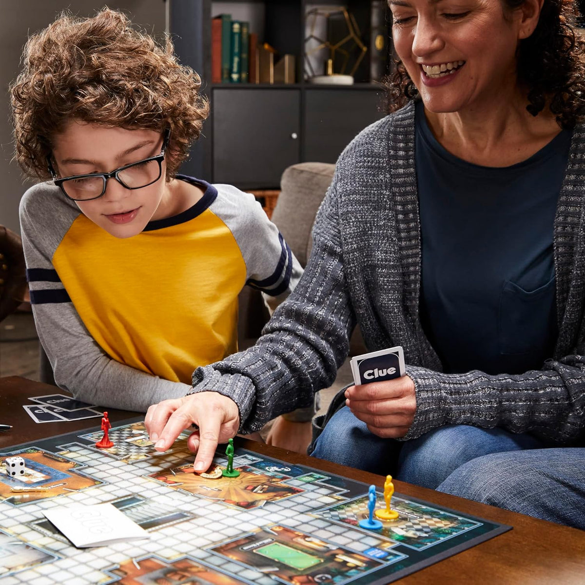 Juego de mesa de pistas para edades de 8 años en adelante